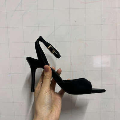 สีสัน: ดำ / Size : 37