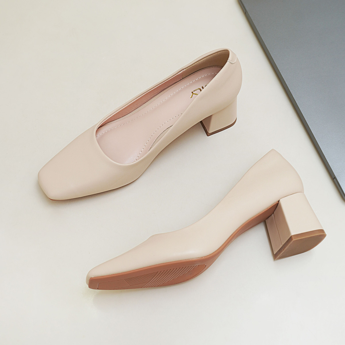 รองเท้าส้นสูงผู้หญิง AA0388