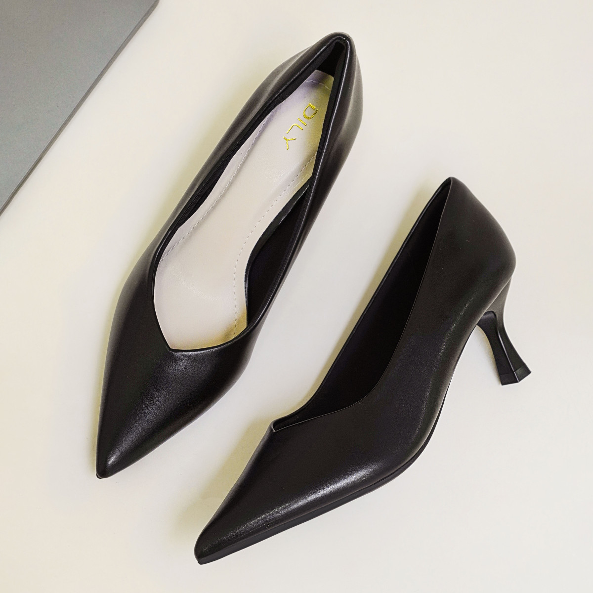 รองเท้าส้นสูงใส่สบาย DL0586