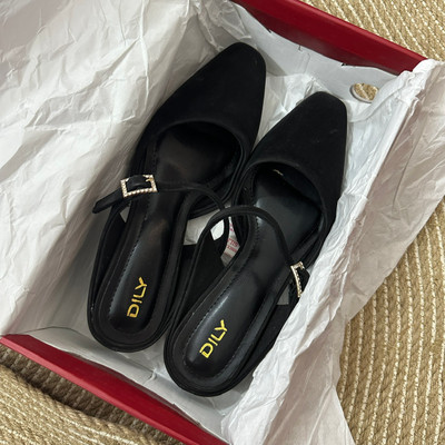 สีสัน: ดำ  / Size : 39