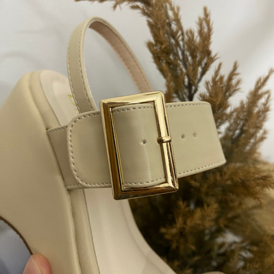 สีสัน: ครีม / Size : 36