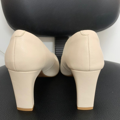 สีสัน: สีขาว / Size : 38