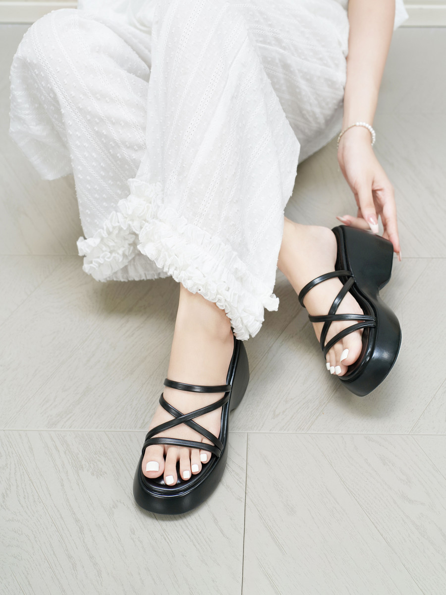 รองเท้าแตะพื้นหนา DL0590 Black