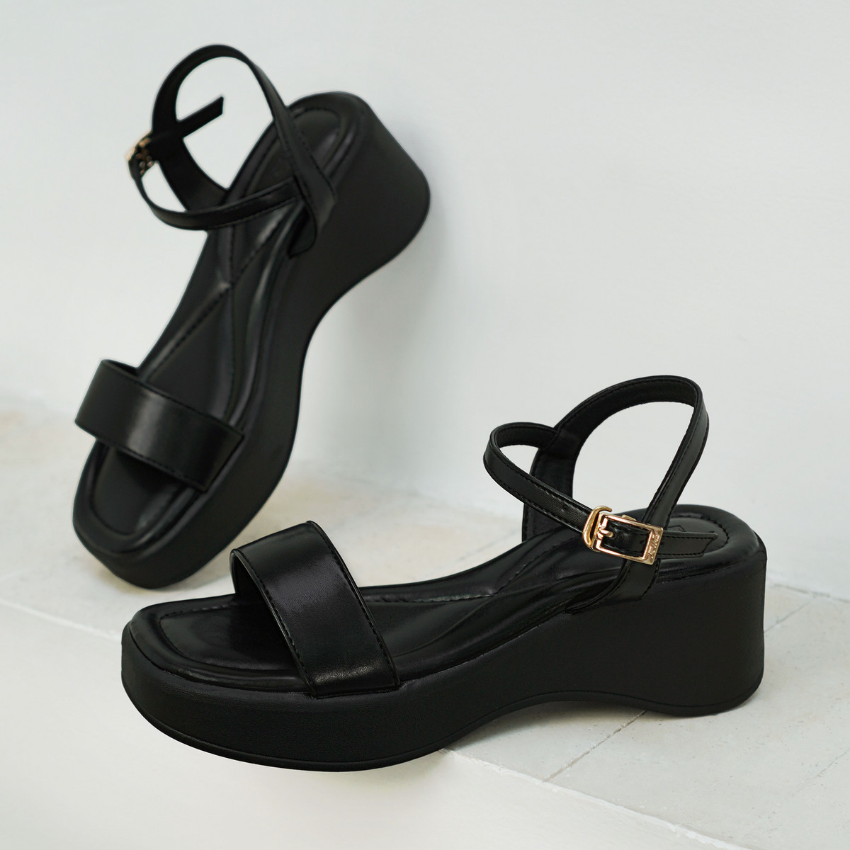 รองเท้าแตะส้นตึกผู้หญิง DL0598