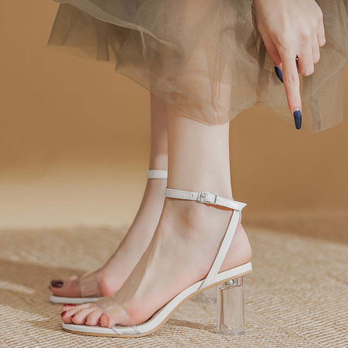 รองเท้าส้นสูงแบบเปิดหน้า AA0335