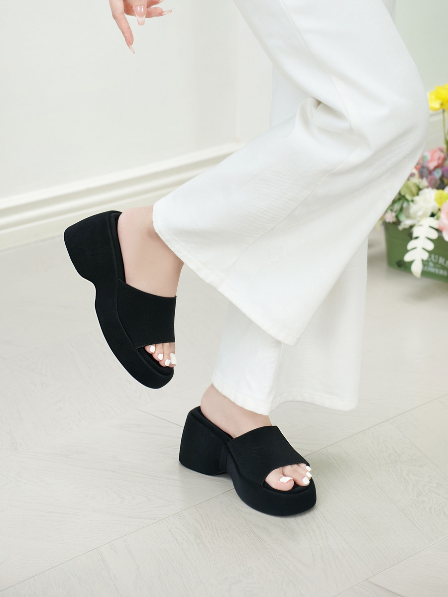 รองเท้าพื้นตึก DILY สายคาดเรียบง่าย พื้นสูง 8 ซม. เสริมรูปร่าง รุ่น DL0591 Black