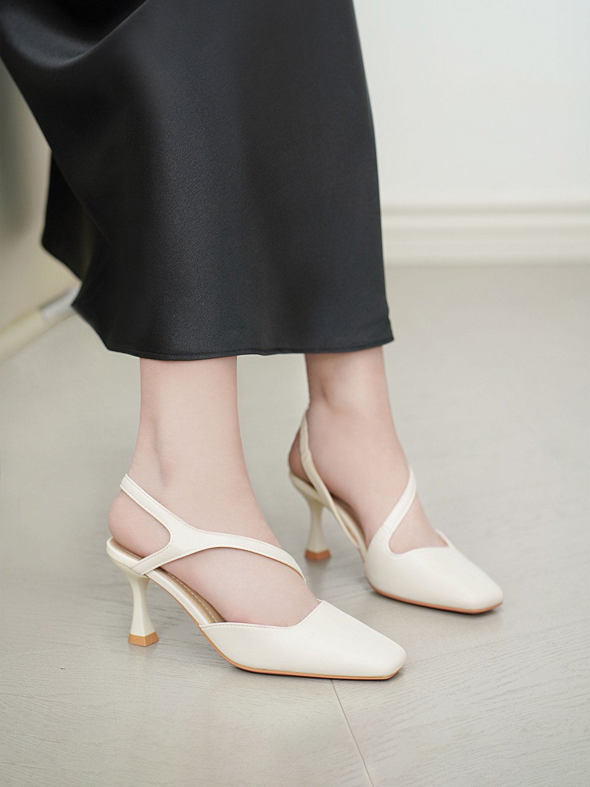 รองเท้าสลิงแบ็ค DL0558