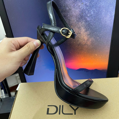 สีสัน: ดำ  / Size : 37