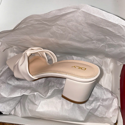 สีสัน: สีขาว / Size : 38