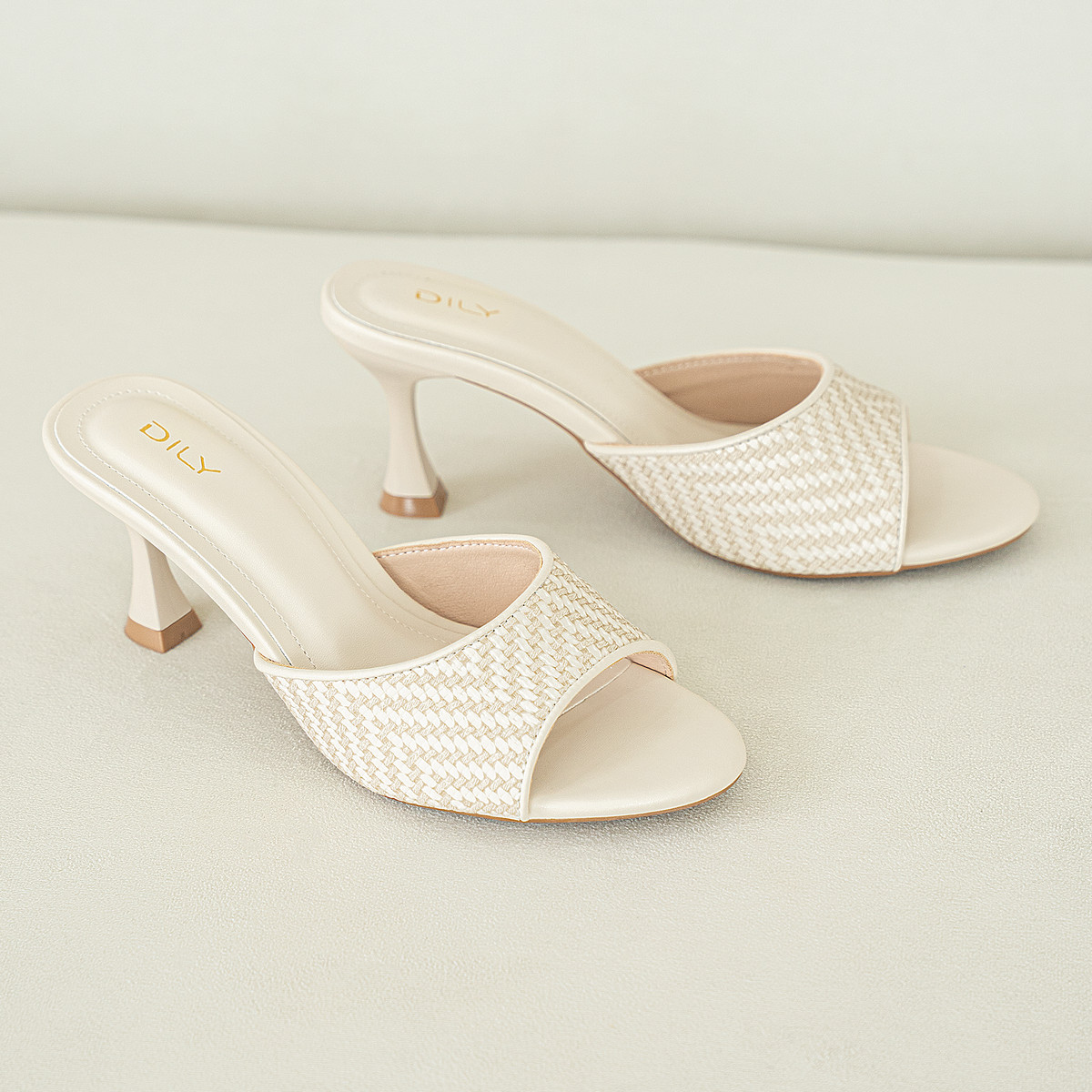 รองเท้าเปิดส้นส้นสูง DL0652