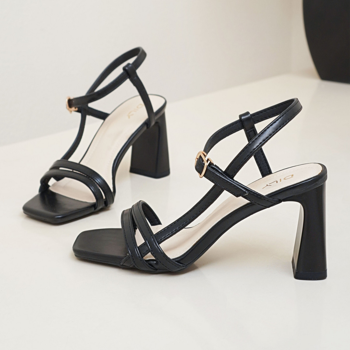 รองเท้าส้นสูงแบบเปิดหน้า AA0514