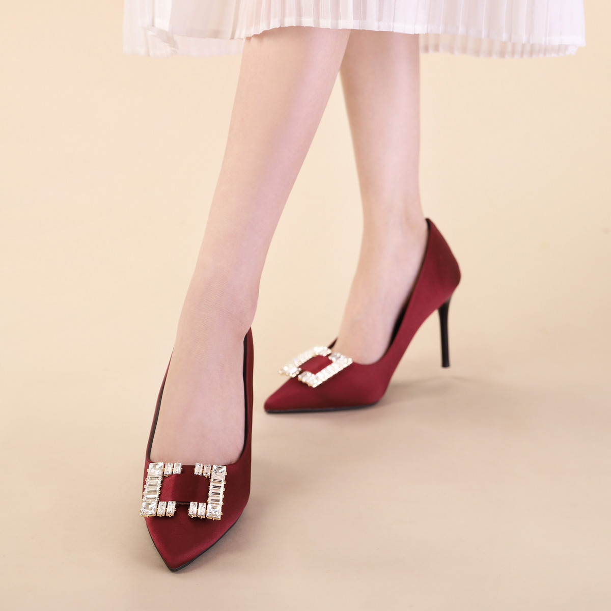 รองเท้าส้นสูงปลายแหลม AA0442