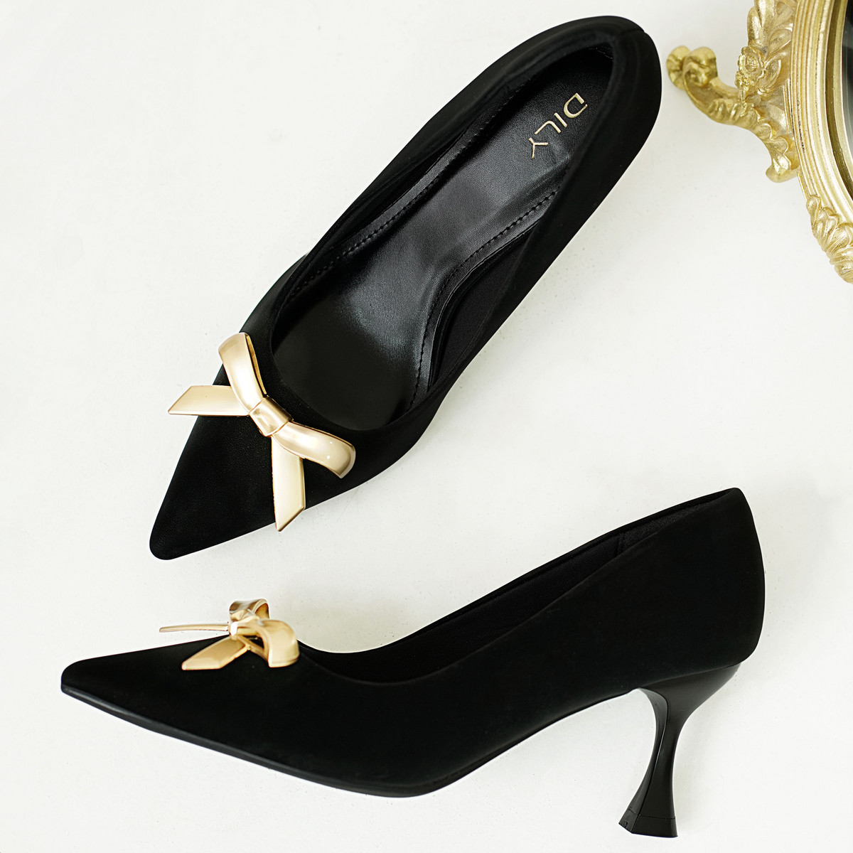 รองเท้าส้นสูงปลายแหลม DL0568