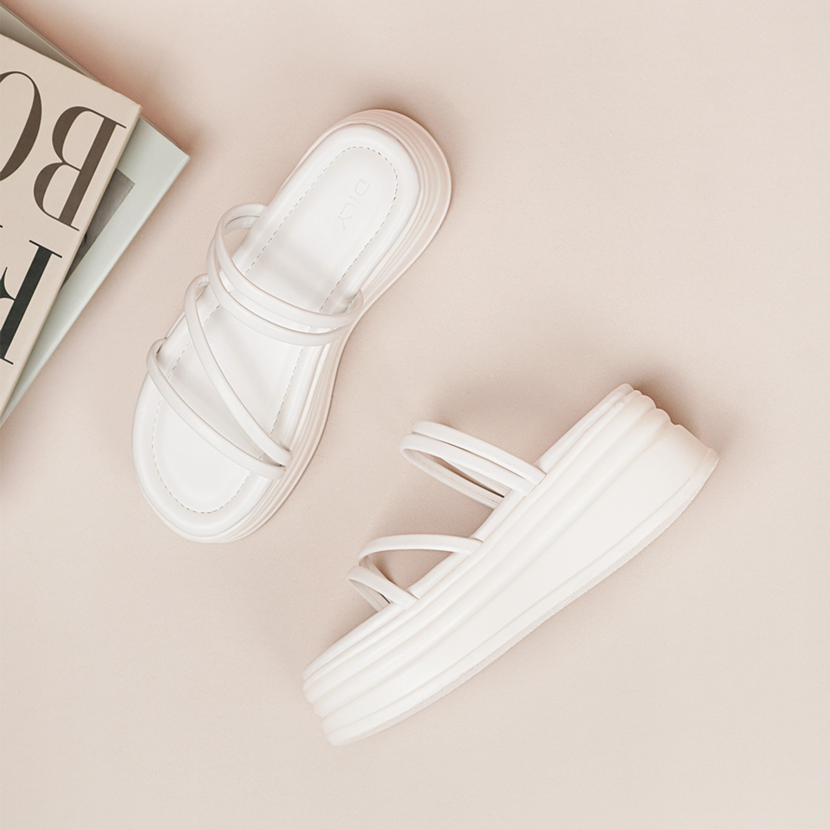 รองเท้าแตะพื้นหนา DL0521