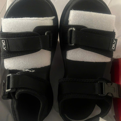 สีสัน: ดำ  / Size : 37