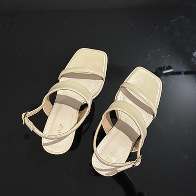 สีสัน: ครีม / Size : 38