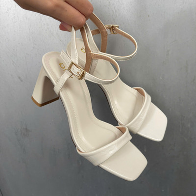 สีสัน: ครีม / Size : 35