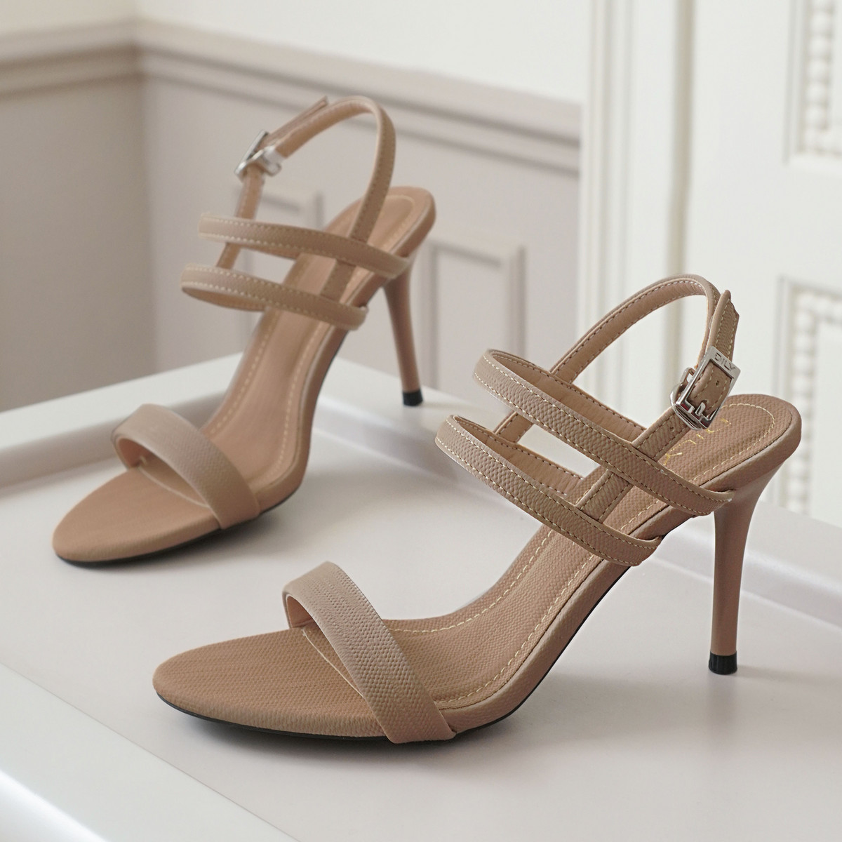 รองเท้าส้นสูงผู้หญิง DL0572