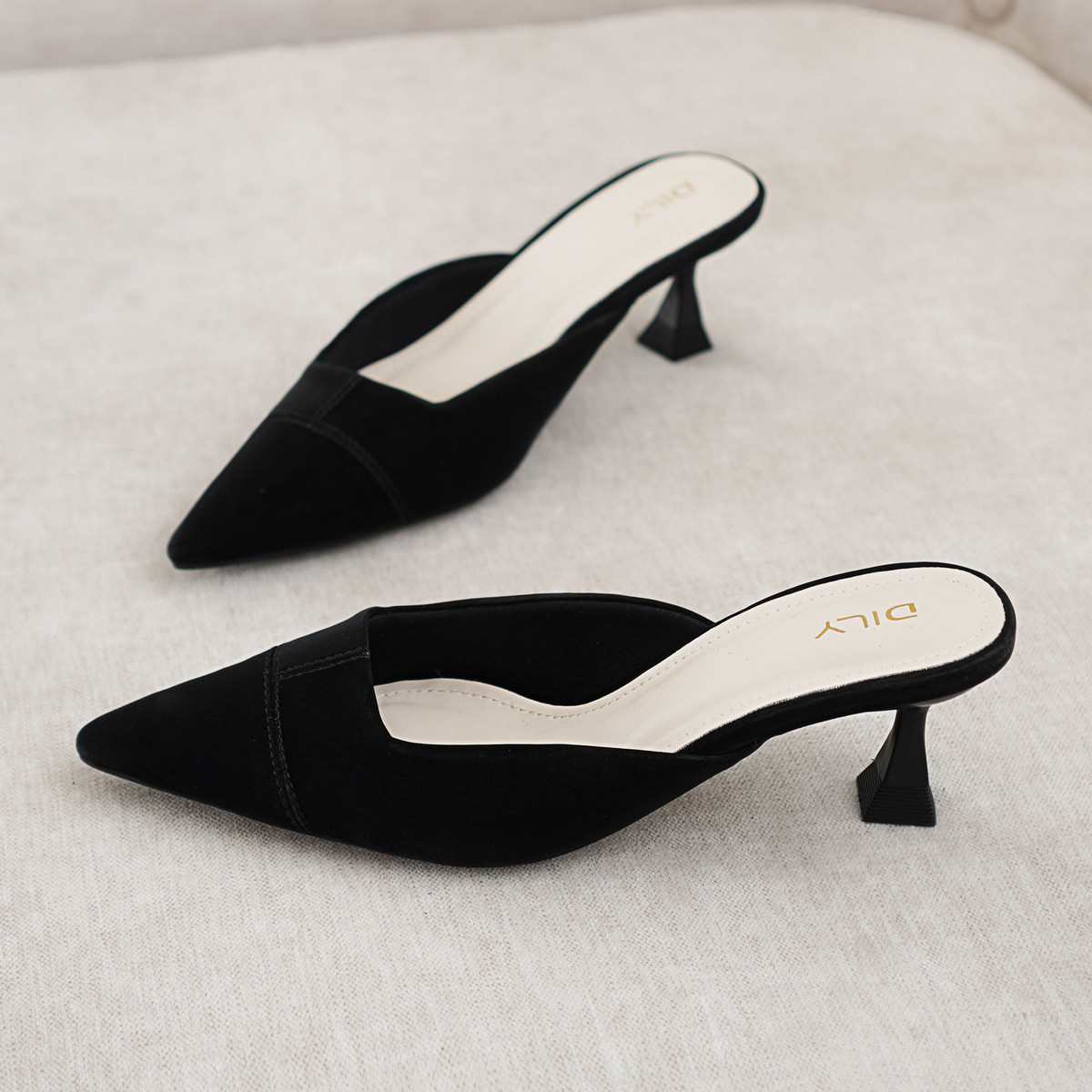 รองเท้ามิวล์ส้นสูง AA0500