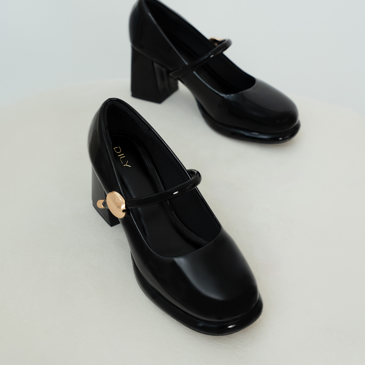 รองเท้าปิดหน้าเท้า DL0628