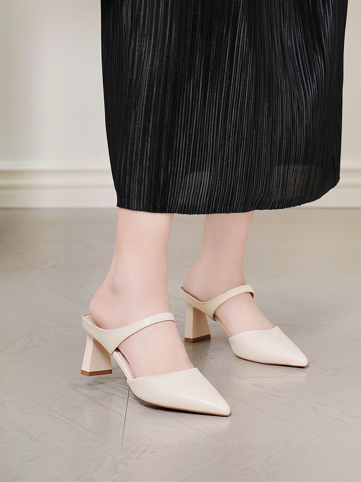 รองเท้ามิวล์ส้นสูง AA0454