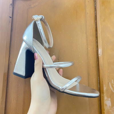 สีสัน: สีเงินค่ะ / Size : 35