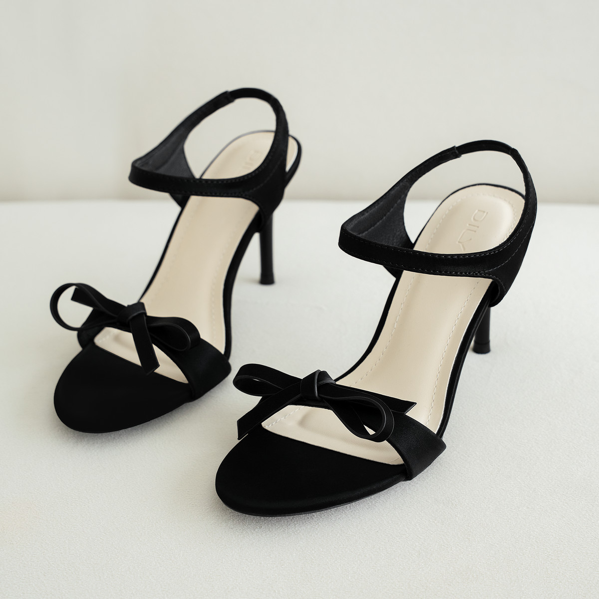 รองเท้าส้นสูงแบบเปิดหน้า DL0643