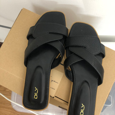 สีสัน: ดำ  / Size : 36