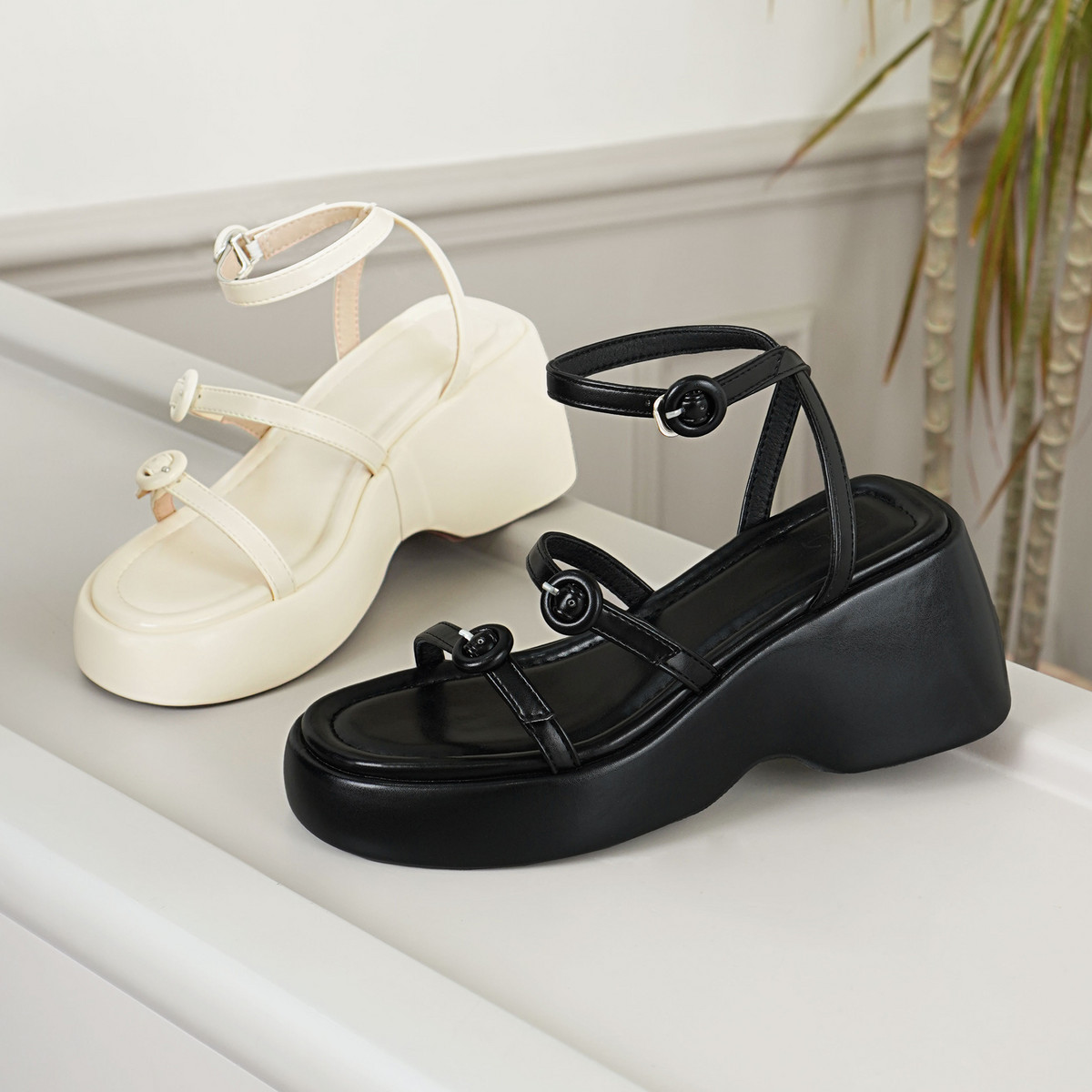 รองเท้าแตะส้นตึกผู้หญิง DL0587