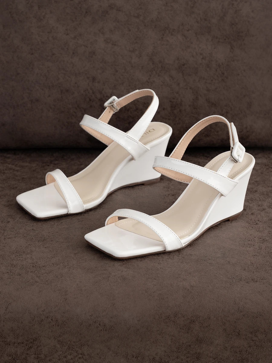 รองเท้าส้นสูงแบบเปิดหน้า AA0418 Glossy white