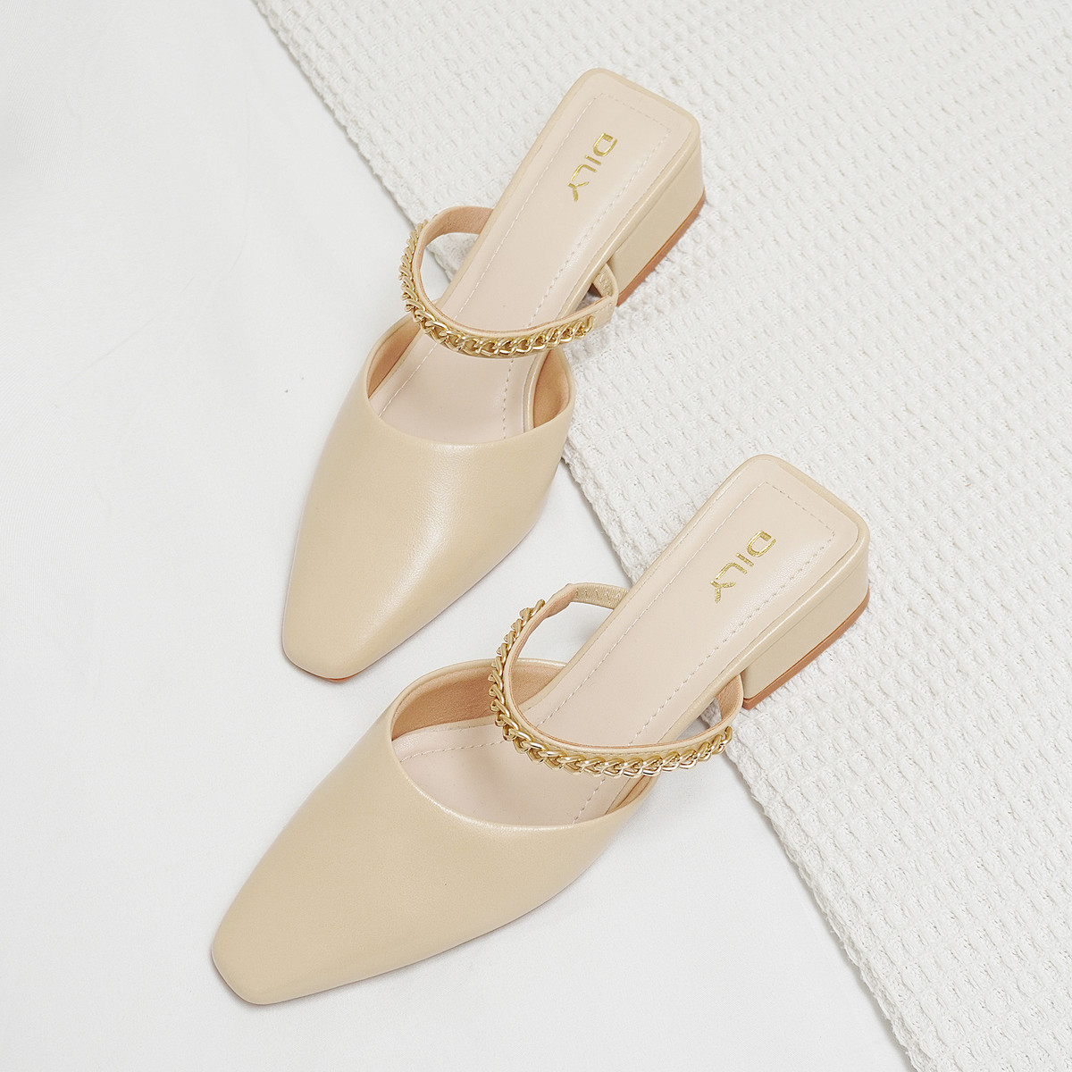 รองเท้ามิวล์ส้นสูง DL0539