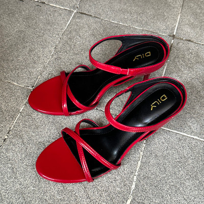 สีสัน: สสีแดง / Size : 38