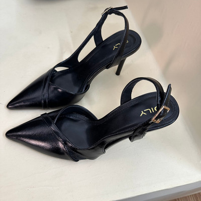 สีสัน: ดำ  / Size : 38