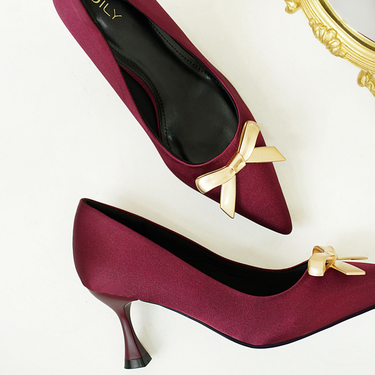 รองเท้าส้นสูงปลายแหลม DL0568