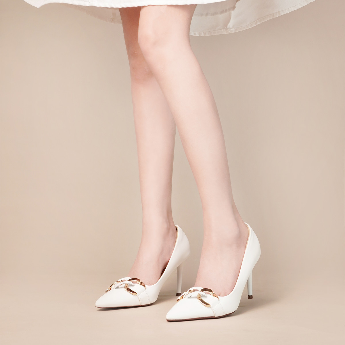 รองเท้าส้นสูงปลายแหลม AA0451