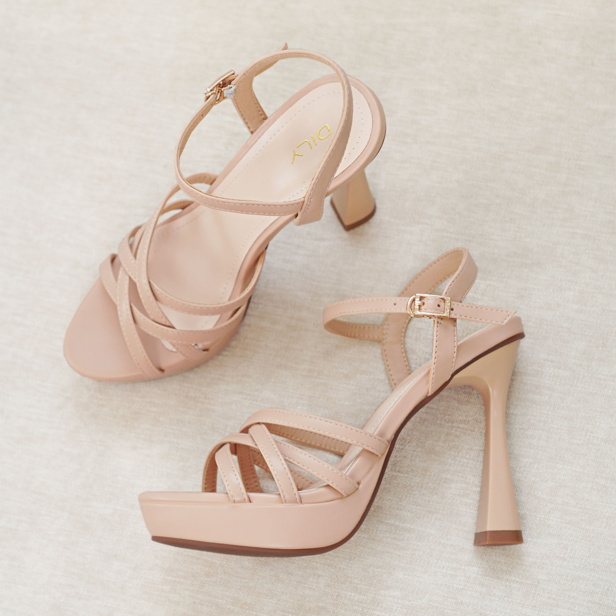 รองเท้าแตะส้นตึกผู้หญิง AA0441