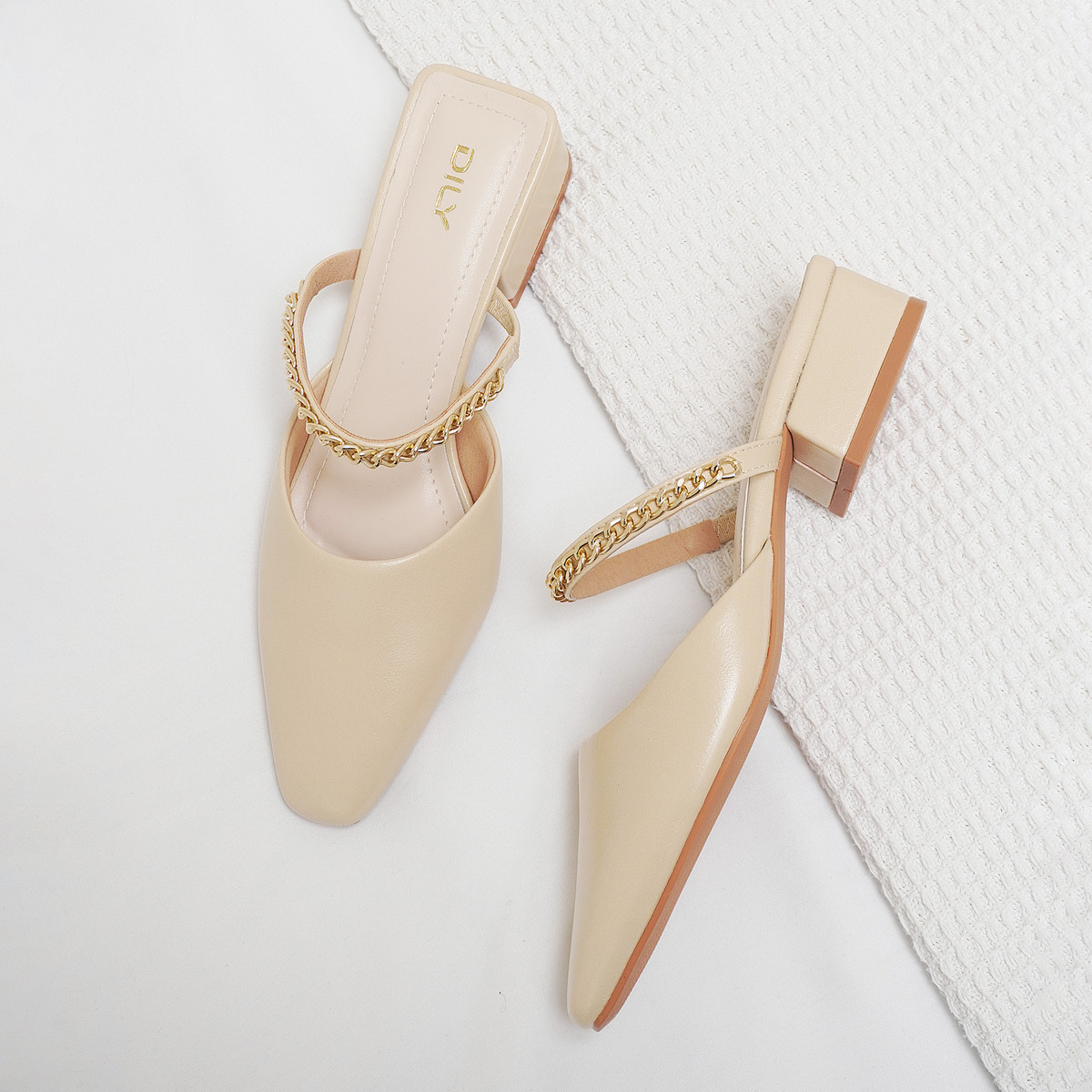 รองเท้ามิวล์ส้นสูง DL0539