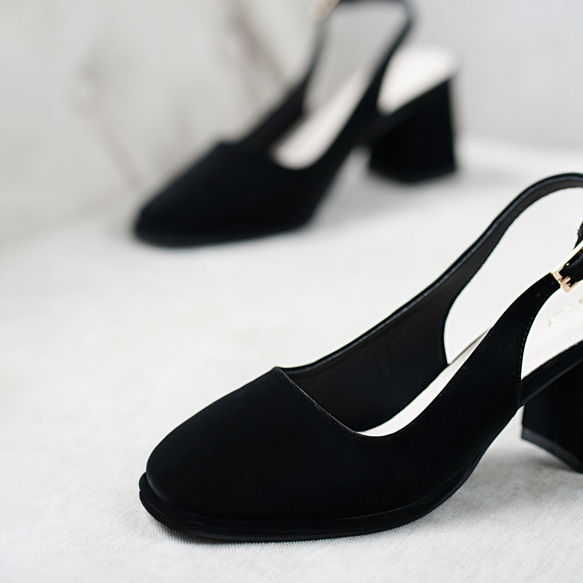 รองเท้าสลิงแบ็ค DL0560