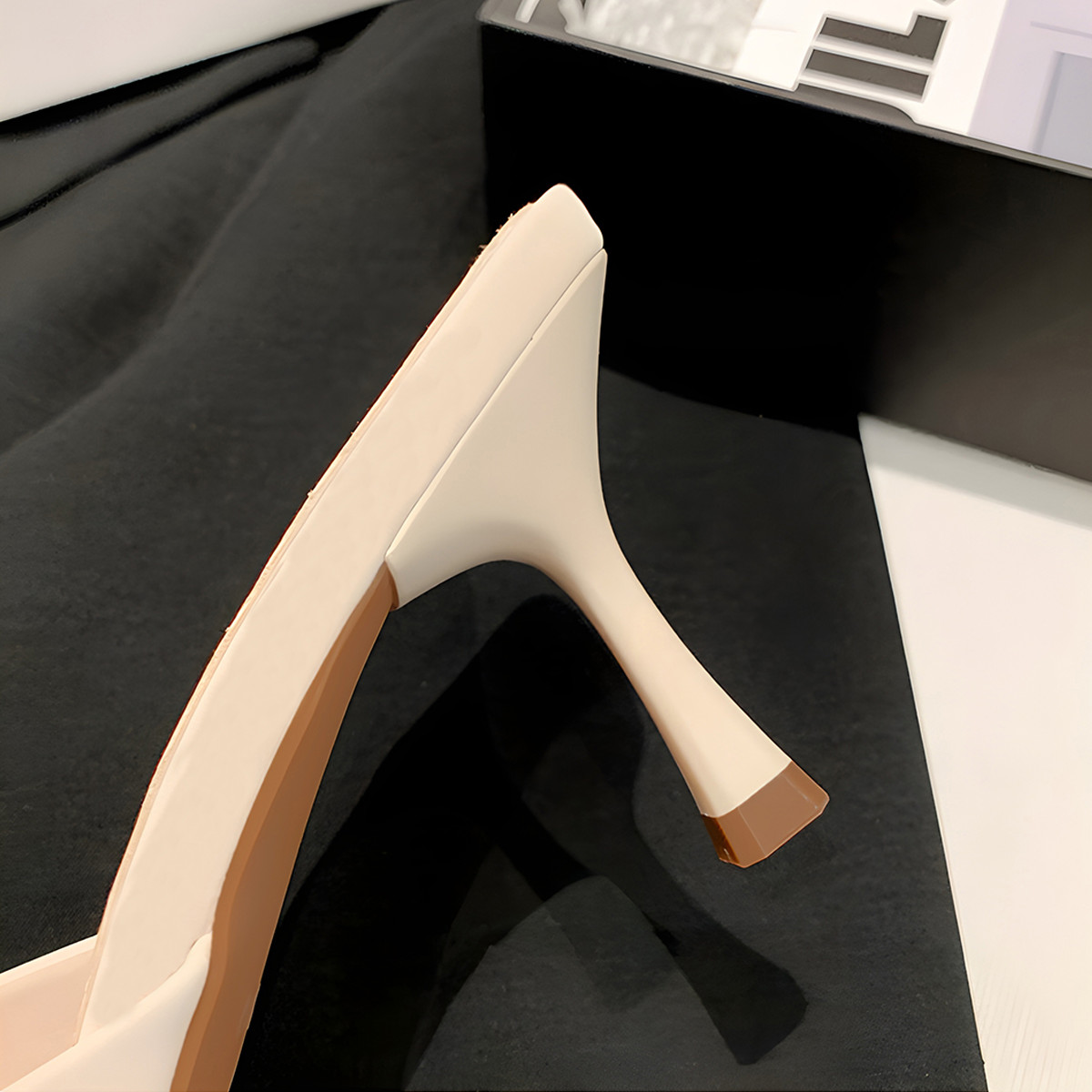 รองเท้ามิวล์ส้นสูง AA0353