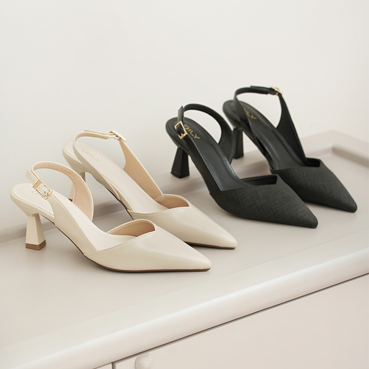 รองเท้าสลิงแบ็ค AA0479