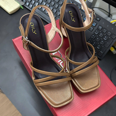 สีสัน: น้ำตาล / Size : 36