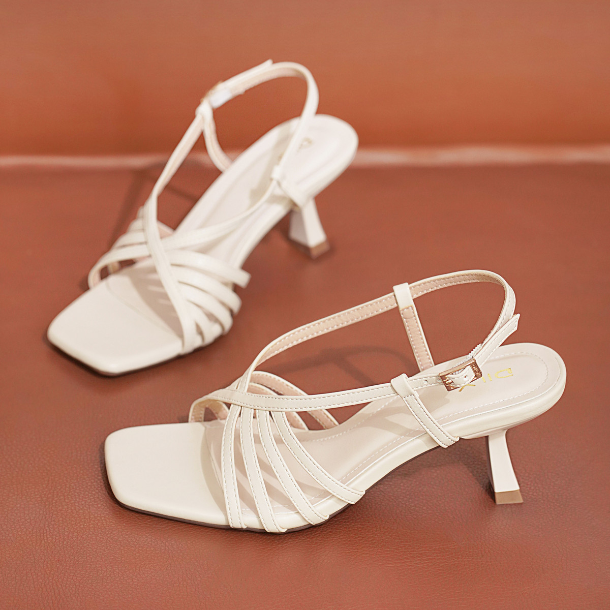 รองเท้าส้นสูงแบบเปิดหน้า DL0582