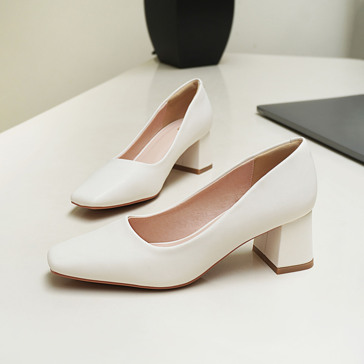 รองเท้าส้นสูงผู้หญิง AA0388