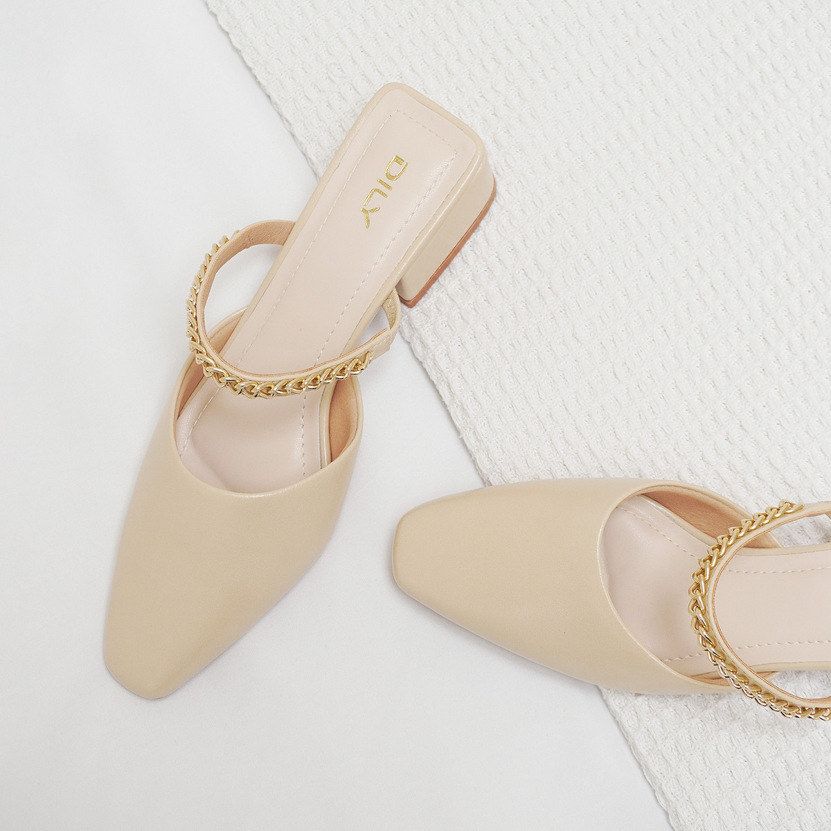 รองเท้ามิวล์ส้นสูง DL0539