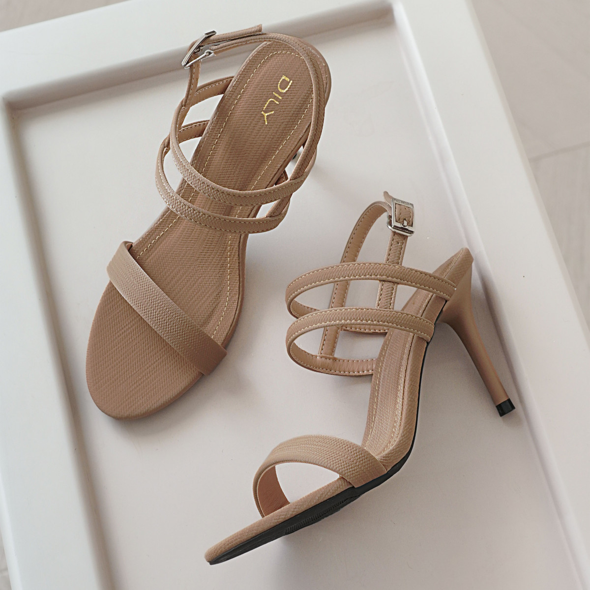 รองเท้าส้นสูงผู้หญิง DL0572