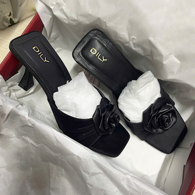 สีสัน: ดำ  / Size : 39