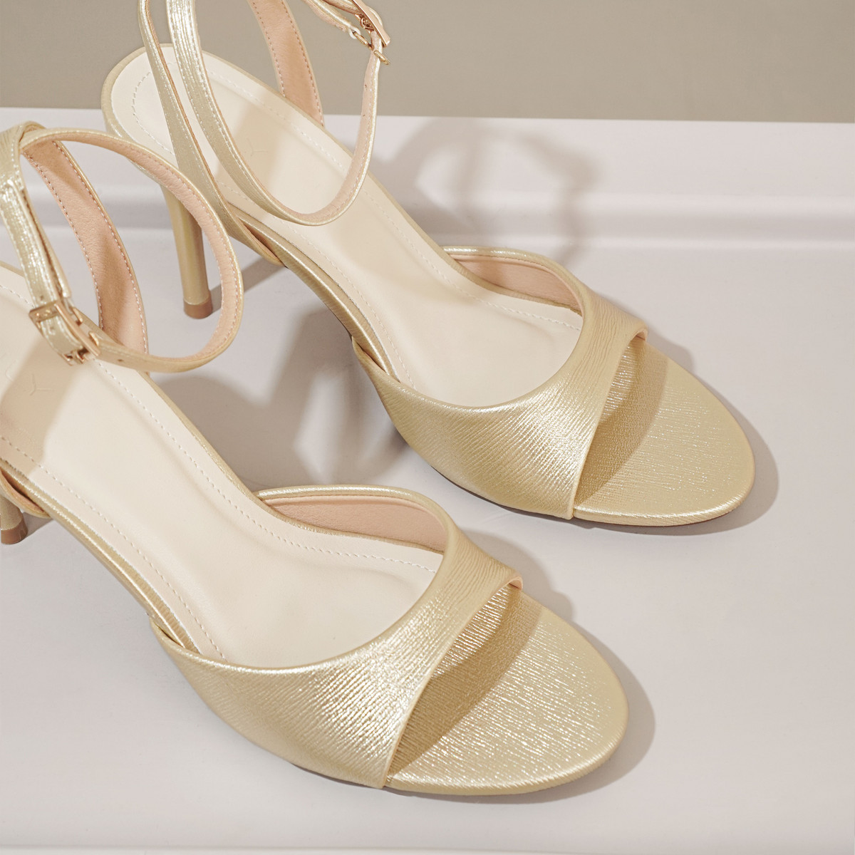 รองเท้าส้นสูงแบบเปิดหน้า DL0573