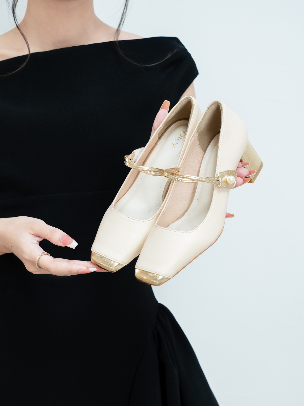 รองเท้าปิดหน้าเท้า DL0642