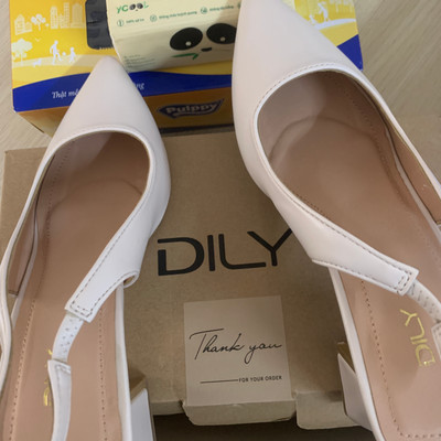 สีสัน: สีขาว / Size : 37