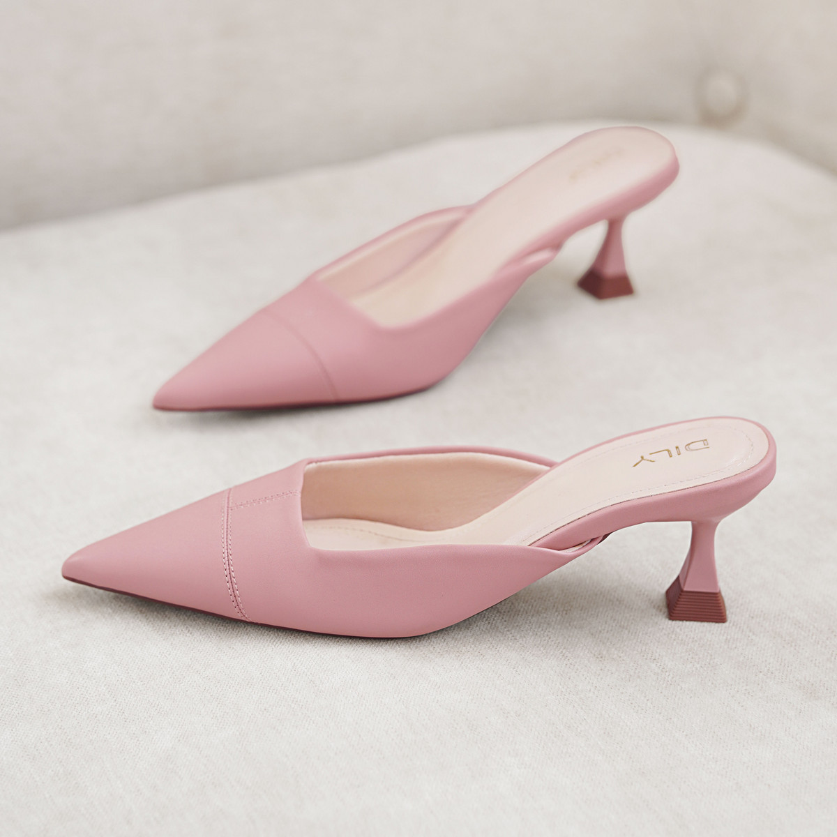 รองเท้ามิวล์ส้นสูง AA0500